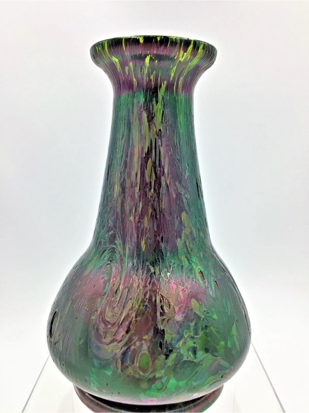 Kralik 'Swirl' Décor Art Nouveau Period Art Glass Vase Ca. 1905